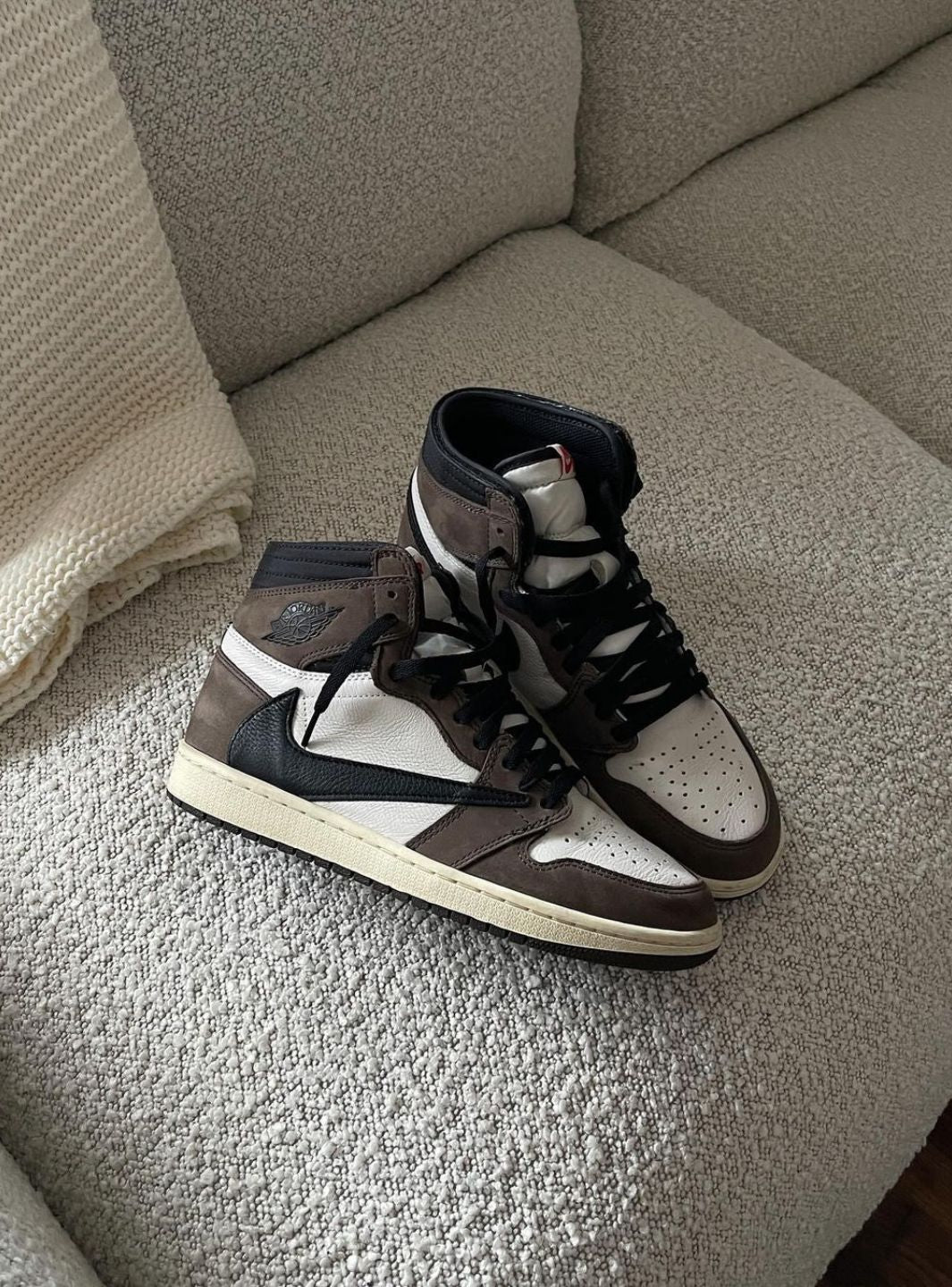 Air Jordan 1 Retro High OG SP Travis Scott Mocha - CD4487-100 | ResellZone