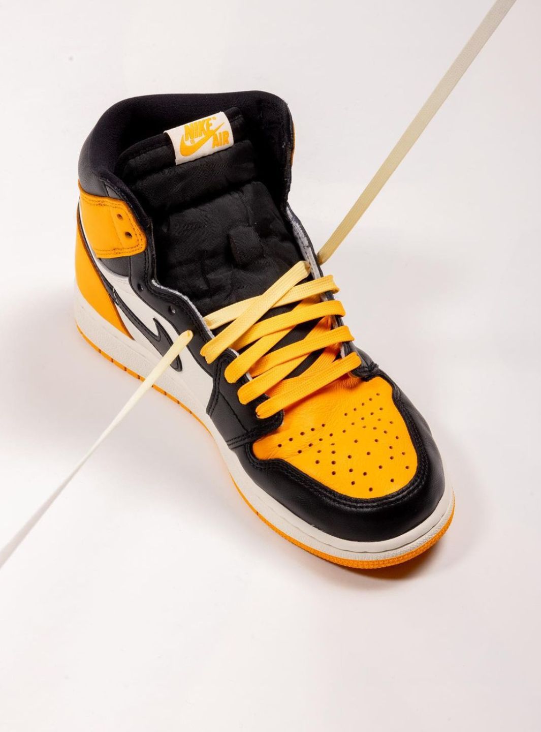 Air Jordan 1 Retro High OG Taxi